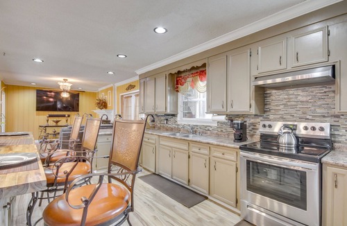 Dentsville House | Columbia Home Rental w/Hot Tub: 9 Mi to UofSC!