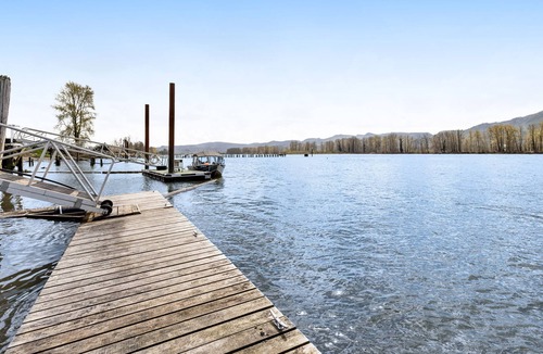 Cathlamet House | Columbia River Home w/ Dock & Beach Access