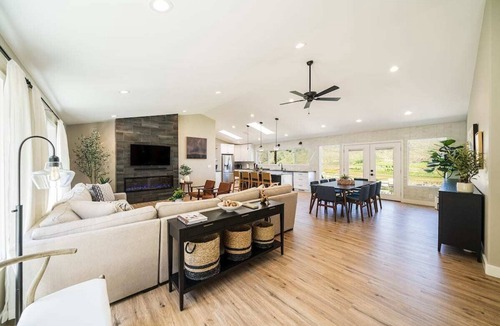 Orondo House | Columbia River View w/heated pool & hot tub!