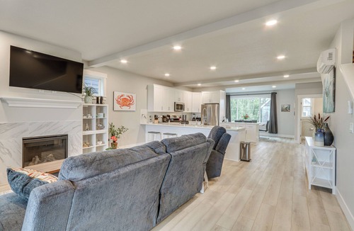 Hammond House | Columbia River Views: Spacious Hammond Getaway!