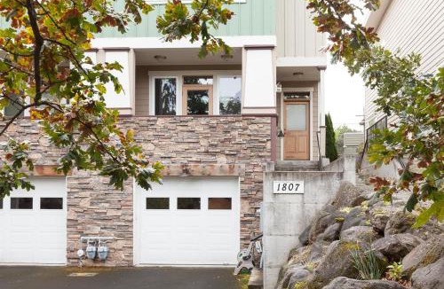 Hood River House | Columbia West 30 day minimum