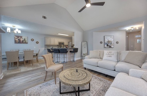 Columbus House | Columbus/Ft Moore Skylight Retreat