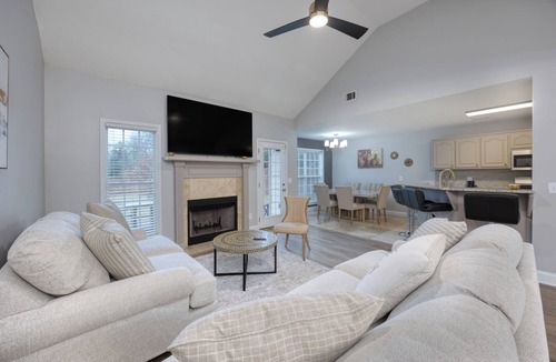 Columbus House | Columbus/Ft Moore Skylight Retreat