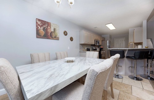 Columbus House | Columbus/Ft Moore Skylight Retreat