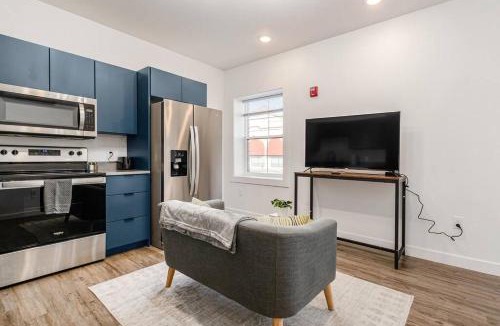 Downtown Columbus Apartment | Columbus Gem with Pool Table! Pets Welcome!