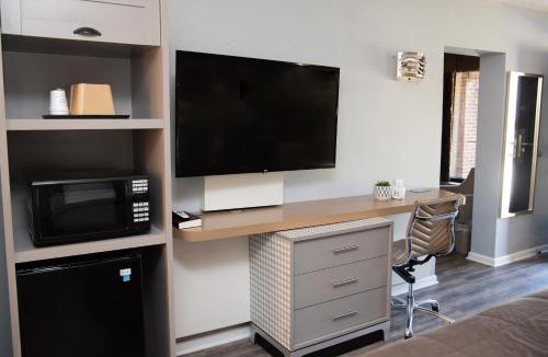 Lynn Hotel | Columbus Inn and Suites
