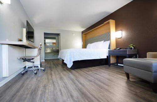 Lynn Hotel | Columbus Inn and Suites