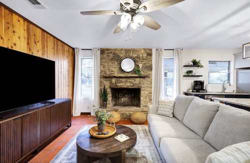 Bulverde House | Comal Cabin - A Birdy Vacation Rental