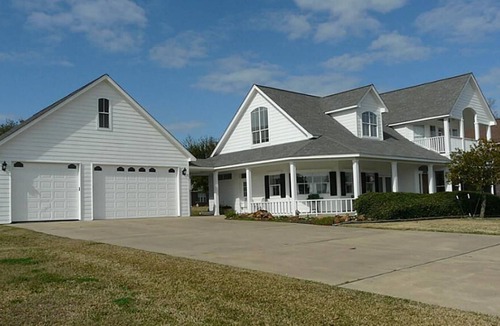 Seven Coves House | Combine your stay with the best of vacation and recreation in this true manor