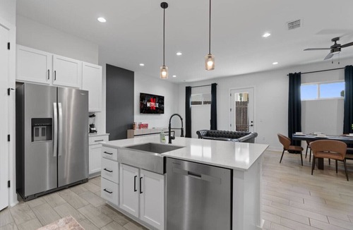 MLK Apartment | Combined Home Near Downtown & East Austin Up to 18