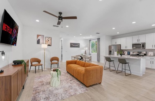 MLK Apartment | Combined Luxurious Home - Up to 18 Guests