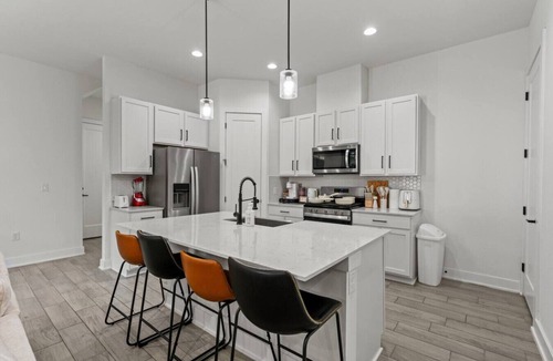 MLK Apartment | Combined Luxurious Home - Up to 18 Guests