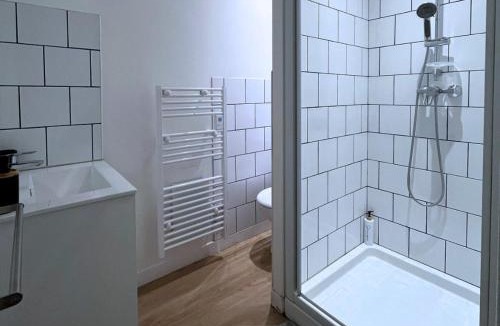 Saint-Quentin Apartment | Combo centre-ville - 8 pers - 3 chambres avec salle de bain