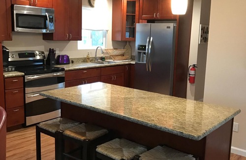 Windsor Apartment | Combs Wine Sippin Escape