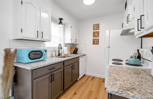 Wichita Apartment | Come and enjoy our coastal themed 2 bed, 1 bath apartment