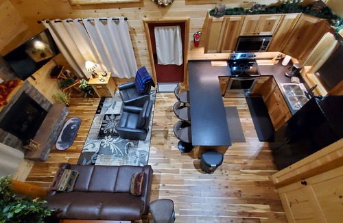 Sevierville Cabin | Come and enjoy the cabin in the mtns at a GREAT Rate