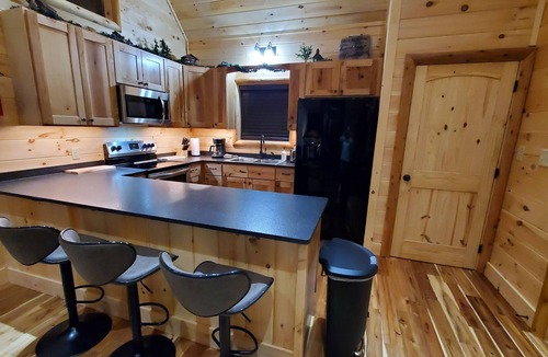 Sevierville Cabin | Come and enjoy the cabin in the mtns at a GREAT Rate