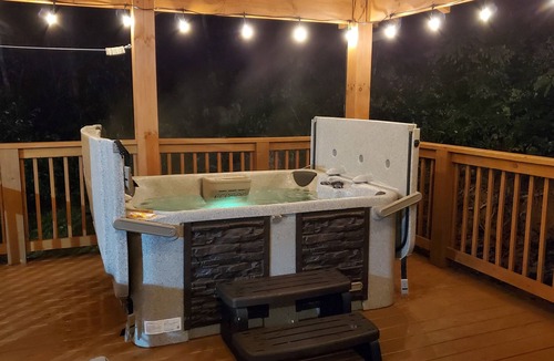 Sevierville Cabin | Come and enjoy the cabin in the mtns at a GREAT Rate