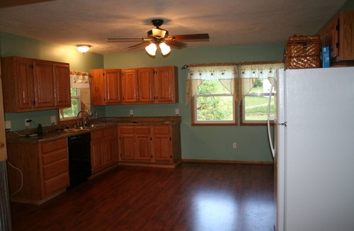Pittsburg House | Come and Getaway at the Lake house.
