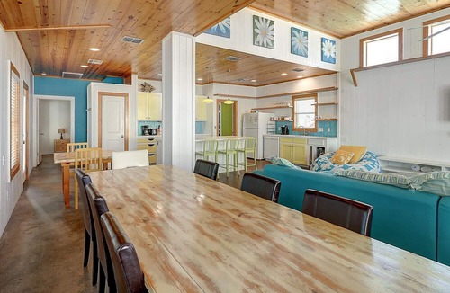 Port Aransas House | Come and play at our Mango and Cash Beach house! Pet friendly! Close to the beac