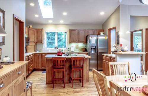 Harbert House | Come enjoy beautiful Harbor Country. It's a wonderful place to visit!