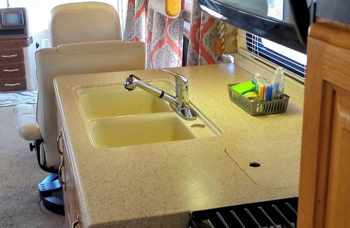 Sierra Blanca House | Come enjoy the mountain views. Peace and quietness in this beautiful RV