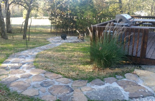 Harrison Cabin | Come enjoy this newly built Hillside country Cabin located near buffalo river