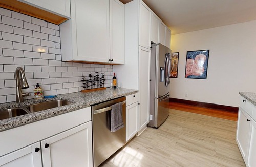 Corryville Apartment | Come Explore @ Zoo Station!