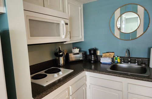Atlantic Beach Apartment | Come for the beach, stay for the memories. Enjoy free beach access & huge pool!