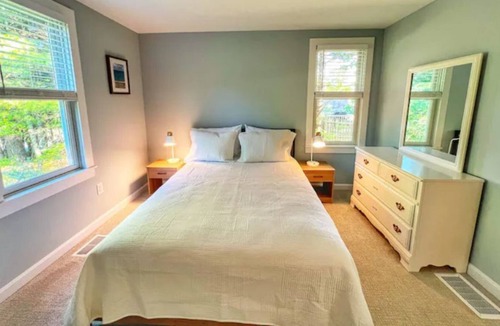 Centerville House | Come Relax at the Pine Ridge Retreat