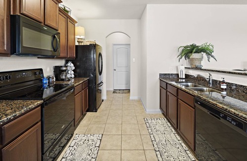 Baytown House | Come stay a while 3 bedroom WiFi Smart TV in every room Covered Patio Fire Pit Q