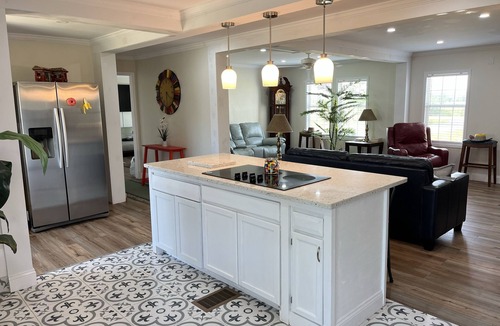 Fountain House | Come Stay At the Blue House! Entire Home In The Country With Lots Of Space