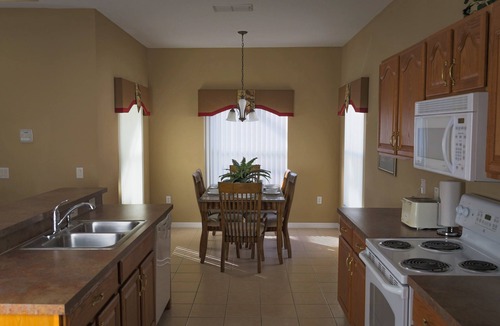 Highgate Park Villa | Come stay at the Highgate Park Villa for a relaxing stay!