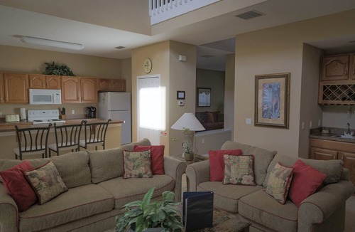 Highgate Park Villa | Come stay at the Highgate Park Villa for a relaxing stay!