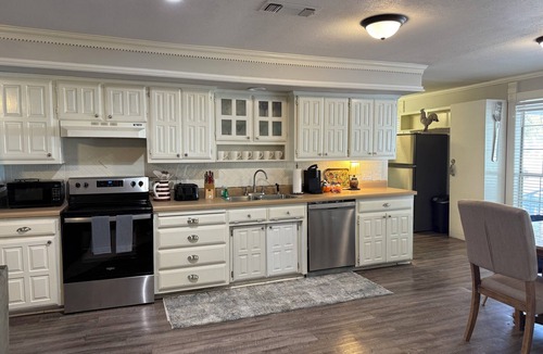 Van Alstyne House | Come stay at the VA Hideaway in downtown Van Alstyne!