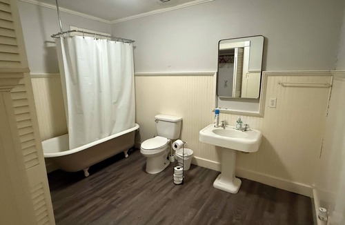 Van Alstyne House | Come stay at the VA Hideaway in downtown Van Alstyne!