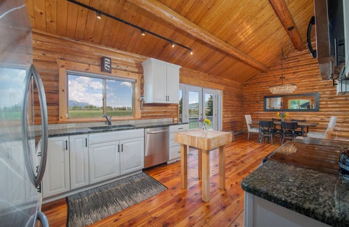 Jackson House | Come stay under the Tetons!