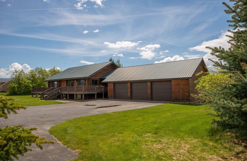 Jackson House | Come stay under the Tetons!