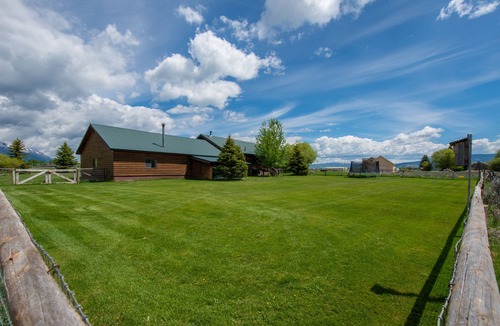 Jackson House | Come stay under the Tetons!