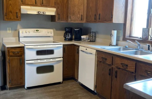 Liberty Mills House | Come to the country and forget your worries in this newly remodeled farmhouse.