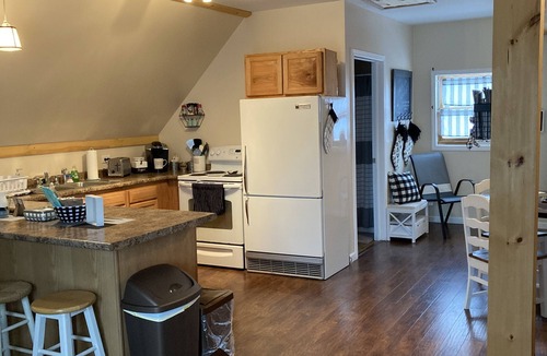 Brier Hill Apartment | Come to The Lake House Loft for a relaxing visit!n
