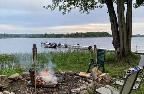 Brier Hill Apartment | Come to The Lake House Loft for a relaxing visit!n