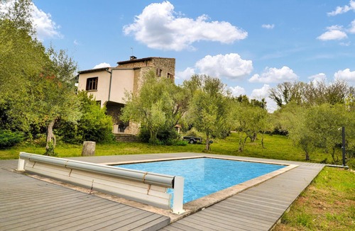Saint-Jean-de-Maruejols-et-Avejan House | Come to this beautiful vacation home with private pool, located near the Ardèche Gorge and Barjac.