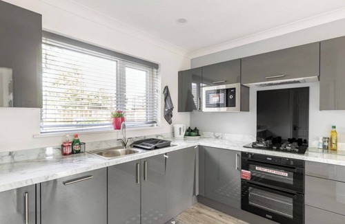 Blackburn House | Come & Unwind in Charming 5 Bed House in Blackburn