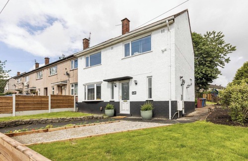 Blackburn House | Come & Unwind in Charming 5 Bed House in Blackburn