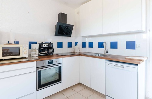 Saint-Pierre-la-Mer Villa | Comfortable House with Pool, Terrace, and Parking in Saint-Pierre-La-Mer