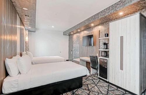 South Houston Hotel | Comfeeni Inn and Suites