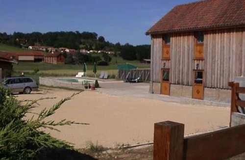 Coux-et-Bigaroque-Mouzens House | Comfortable guest room.