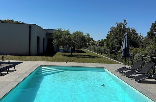 Saint-Privat-de-Champclos Villa | Comfortable villa for 2 to 10 people with private pool, gym and sauna