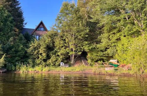 Saint-Aime-du-Lac-des-Iles Ski Chalet | Comfort & Lake Access - Au Pic du Lac